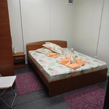 Lantställe Monica Si Tibo